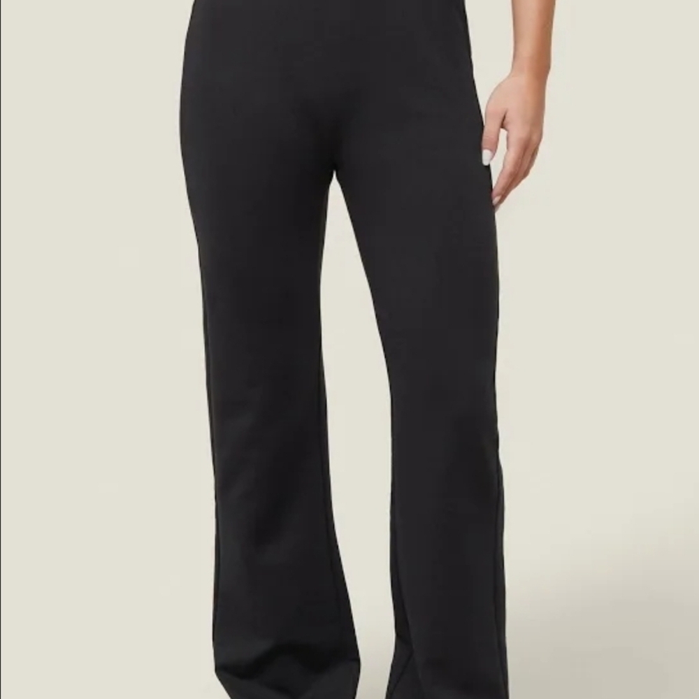 Gymshark Everywear Lightweight Fitted Flared Sweatpants Black